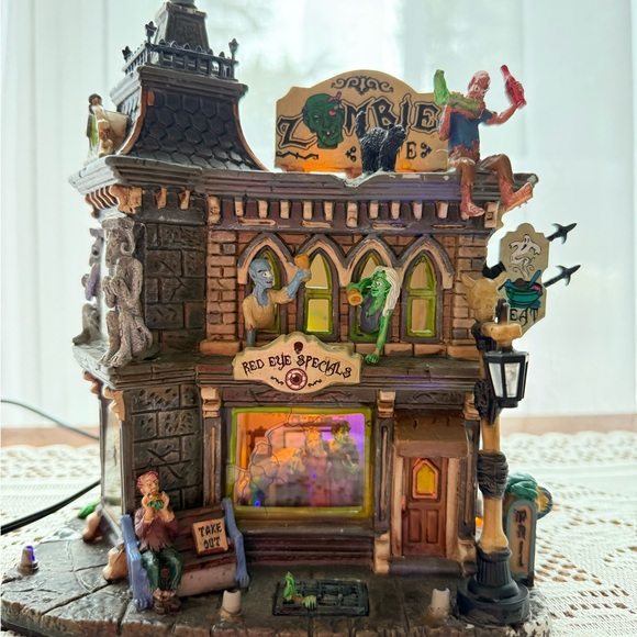 Lemax Retired Spooky Town Zombie's Cafe - 2006 Halloween Village   #65346 - Picture 2 of 10